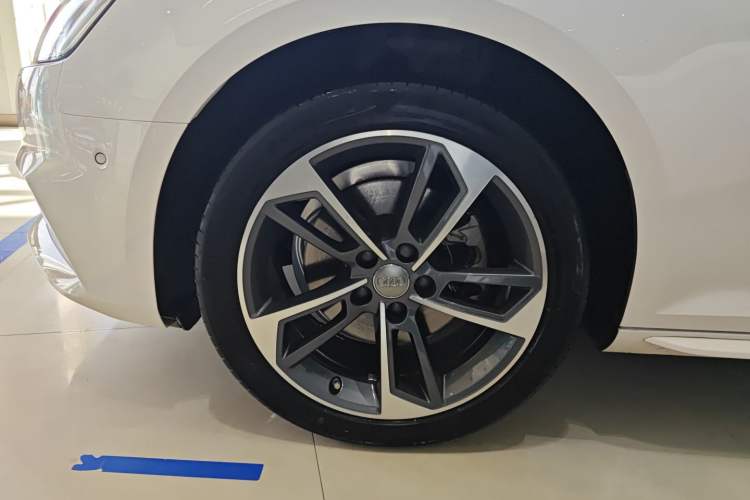Used Audi A4L 2018 30th Anniversary Edition 40 TFSI Sport Edition Left Front Wheel Hub