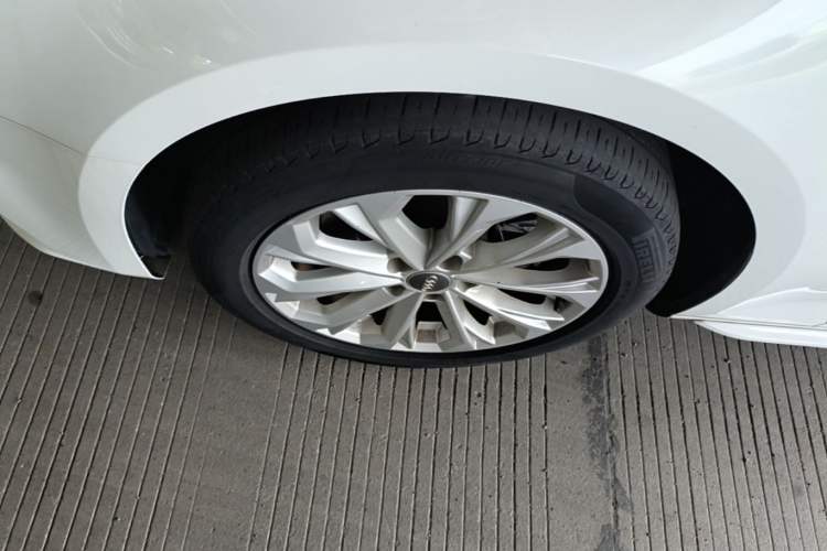 Used Audi A4L 2018 30th Anniversary Edition 40 TFSI Trendy Model Left Front Wheel Hub