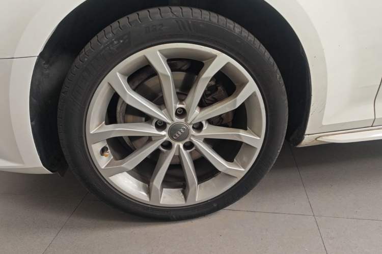 Used Audi A4L 2018 30th Anniversary Edition 40 TFSI Trendy Model Left Front Wheel Hub