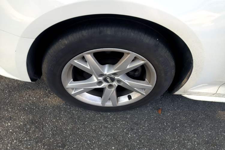 Used Audi A4L 2018 30th Anniversary Edition 40 TFSI Trendy Model Left Front Wheel Hub