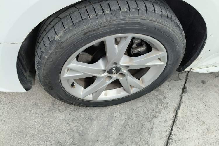 Used Audi A4L 2018 30th Anniversary Edition 40 TFSI Trendy Model Left Front Wheel Hub