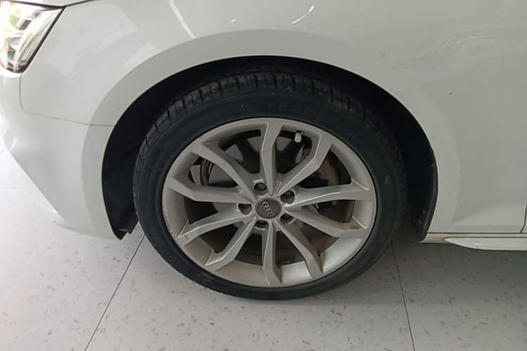 Used Audi A4L 2018 30th Anniversary Edition 40 TFSI Fashion Model Left Front Wheel Hub