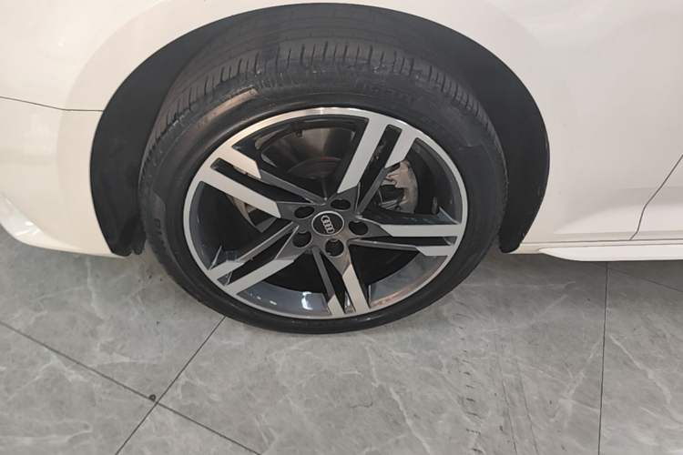 Used Audi A4L 2018 30th Anniversary Edition 40 TFSI Trendy Model Left Front Wheel Hub