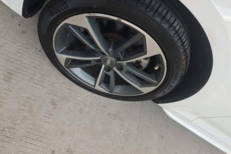 Used Audi A4L 2018 30th Anniversary Edition 40 TFSI Trendy Model Left Front Wheel Hub
