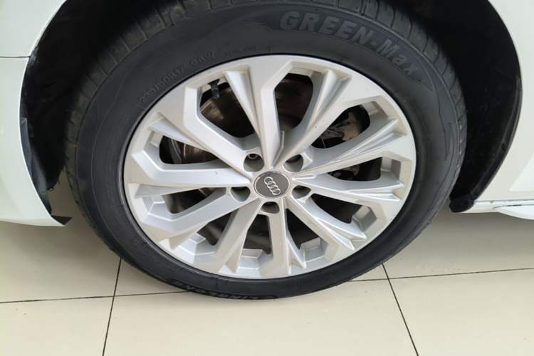 Used Audi A4L 2018 30th Anniversary Edition 40 TFSI Trendy Model Left Front Wheel Hub