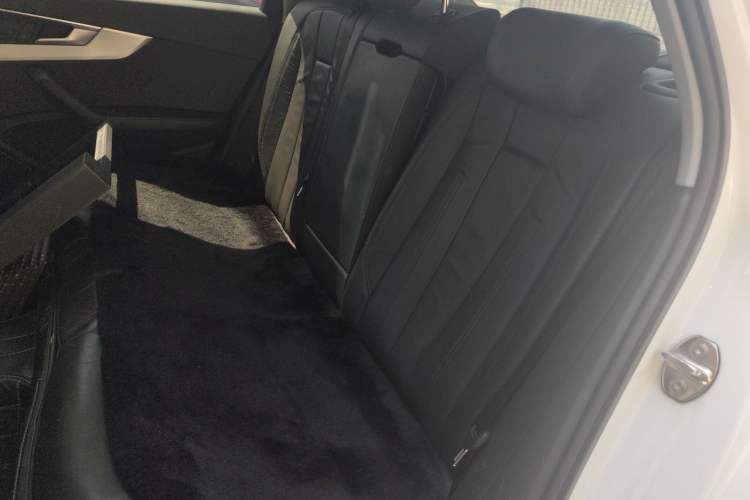 Used Audi A4L 2018 30th Anniversary Edition 40 TFSI Fashion Model Left Rear Seat