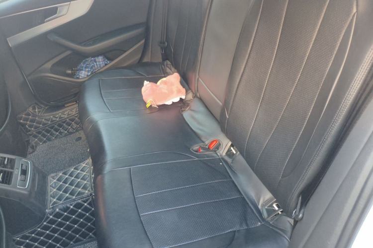 Used Audi A4L 2018 30th Anniversary Edition 40 TFSI Fashion Model Left Rear Seat