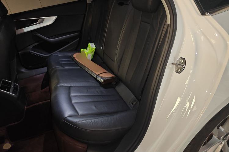 Used Audi A4L 2018 30th Anniversary Edition 40 TFSI Fashion Model Left Rear Seat