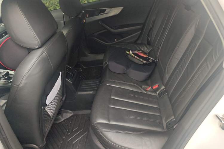 Used Audi A4L 2018 30th Anniversary Edition 40 TFSI Fashion Model Left Rear Seat