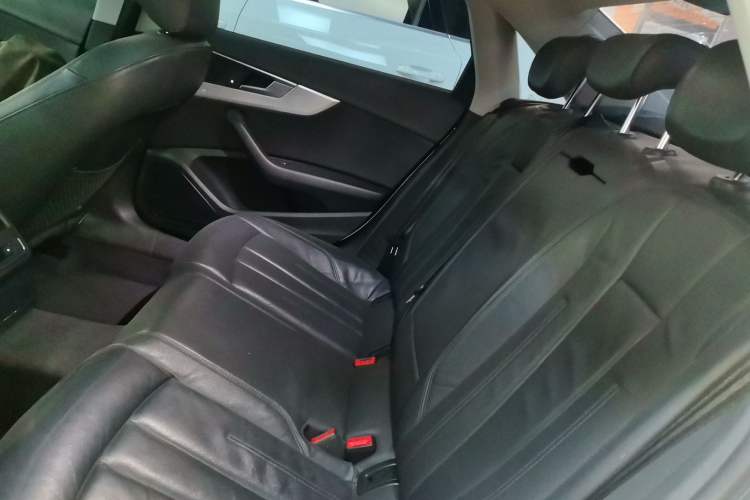 Used Audi A4L 2018 30th Anniversary Edition 40 TFSI Fashion Model Left Rear Seat