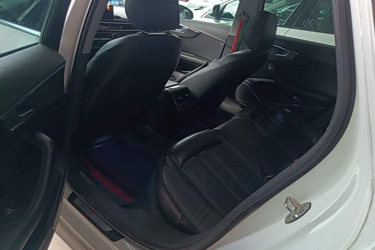Used Audi A4L 2018 30th Anniversary Edition 40 TFSI Fashion Model Left Rear Seat
