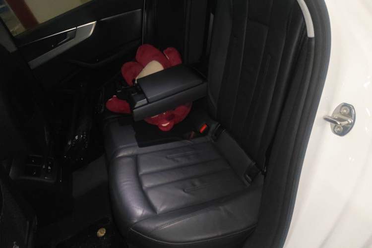 Used Audi A4L 2018 30th Anniversary Edition 40 TFSI Fashion Model Left Rear Seat
