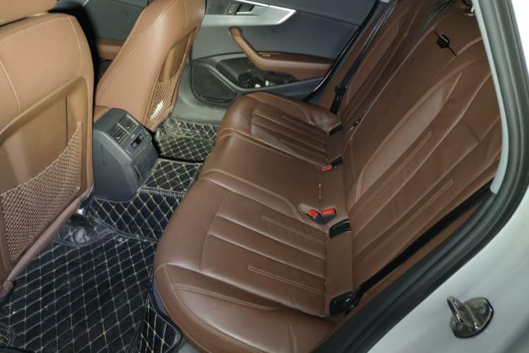 Used Audi A4L 2018 30th Anniversary Edition 40 TFSI Fashion Model Left Rear Seat