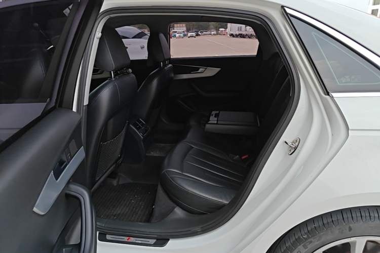 Used Audi A4L 2018 30th Anniversary Edition 40 TFSI Fashion Model Left Rear Seat