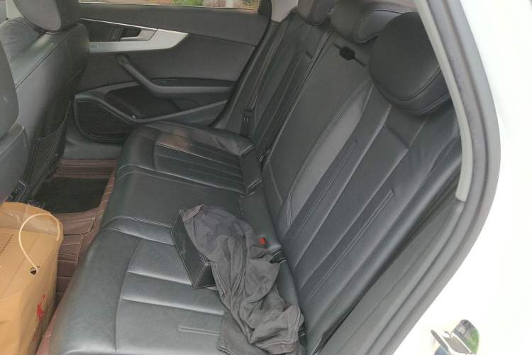 Used Audi A4L 2018 30th Anniversary Edition 40 TFSI Fashion Model Left Rear Seat