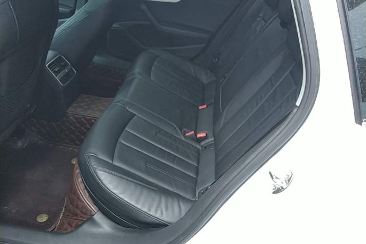 Used Audi A4L 2018 30th Anniversary Edition 40 TFSI Fashion Model Left Rear Seat