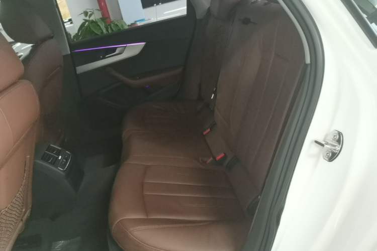 Used Audi A4L 2018 30th Anniversary Edition 40 TFSI Fashion Model Left Rear Seat