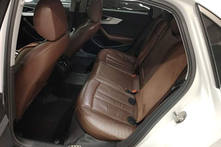 Used Audi A4L 2018 30th Anniversary Edition 40 TFSI Fashion Model Left Rear Seat