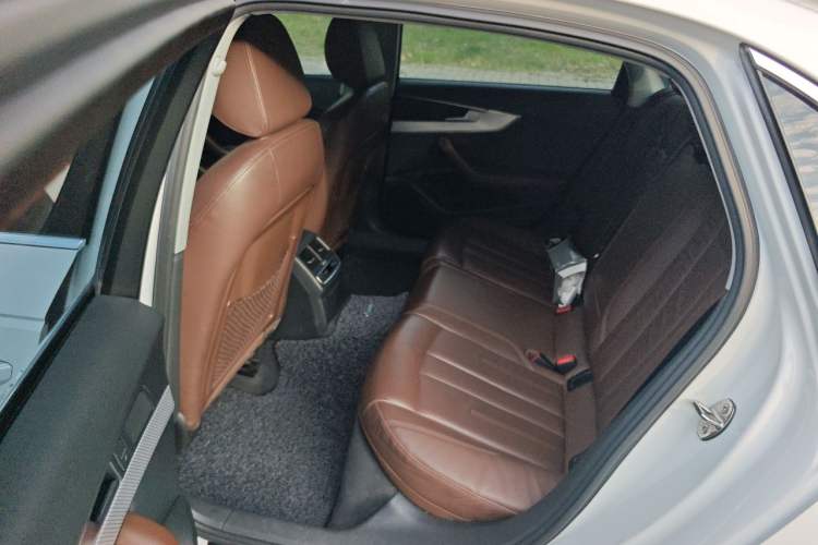 Used Audi A4L 2018 30th Anniversary Edition 40 TFSI Fashion Model Left Rear Seat