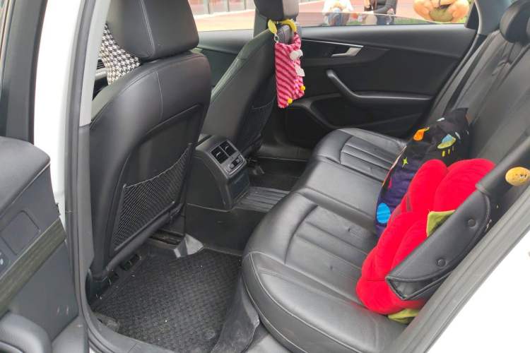 Used Audi A4L 2018 30th Anniversary Edition 40 TFSI Fashion Model Left Rear Seat