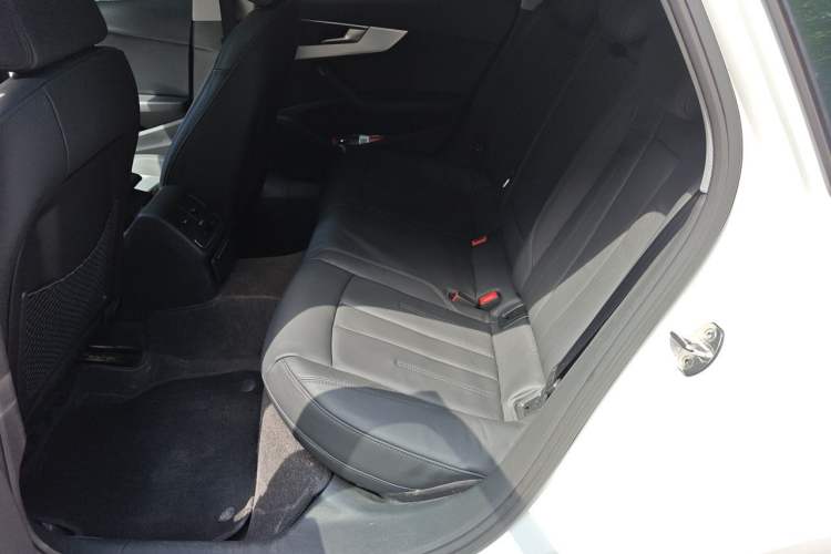 Used Audi A4L 2018 30th Anniversary Edition 40 TFSI Fashion Model Left Rear Seat