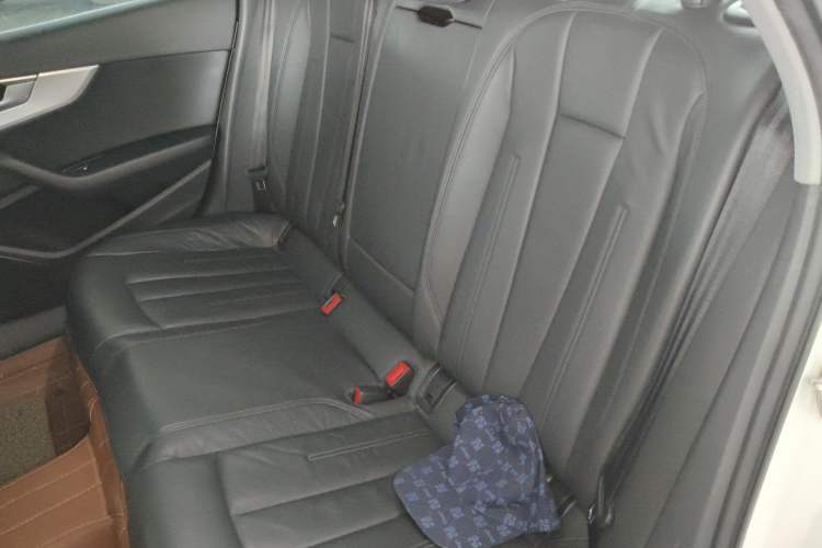 Used Audi A4L 2018 30th Anniversary Edition 40 TFSI Fashion Model Left Rear Seat