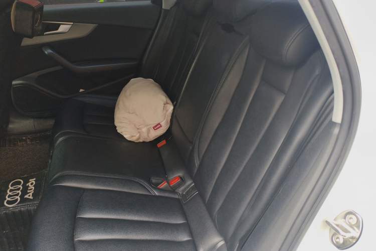 Used Audi A4L 2018 30th Anniversary Edition 40 TFSI Trendy Model Left Rear Seat