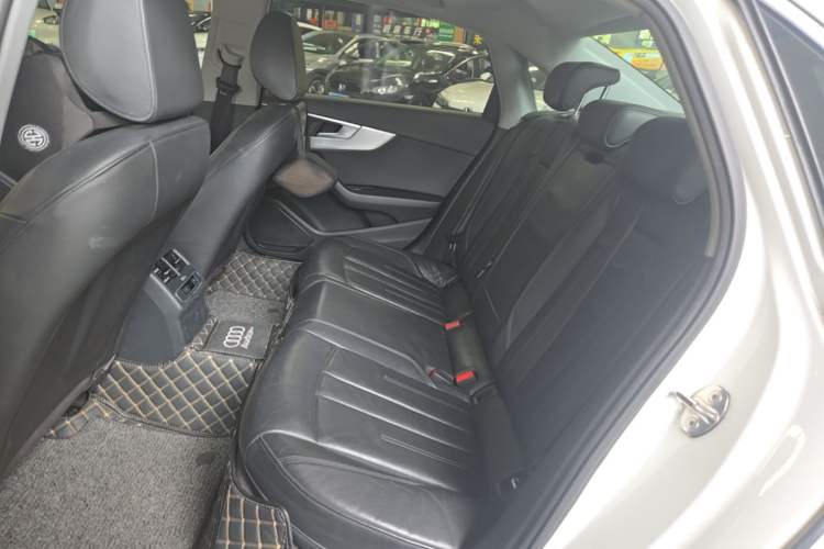 Used Audi A4L 2018 30th Anniversary Edition 45 TFSI quattro Individual Sport Edition Left Rear Seat