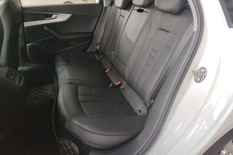 Used Audi A4L 2018 30th Anniversary Edition 40 TFSI Fashion Model Left Rear Seat