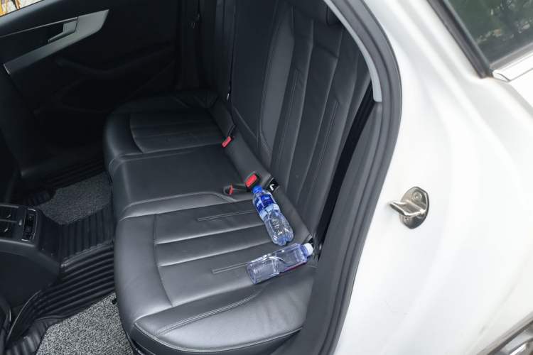 Used Audi A4L 2018 30th Anniversary Edition 45 TFSI quattro Individual Sport Edition Left Rear Seat