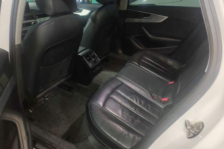 Used Audi A4L 2018 30th Anniversary Edition 40 TFSI Fashion Model Left Rear Seat