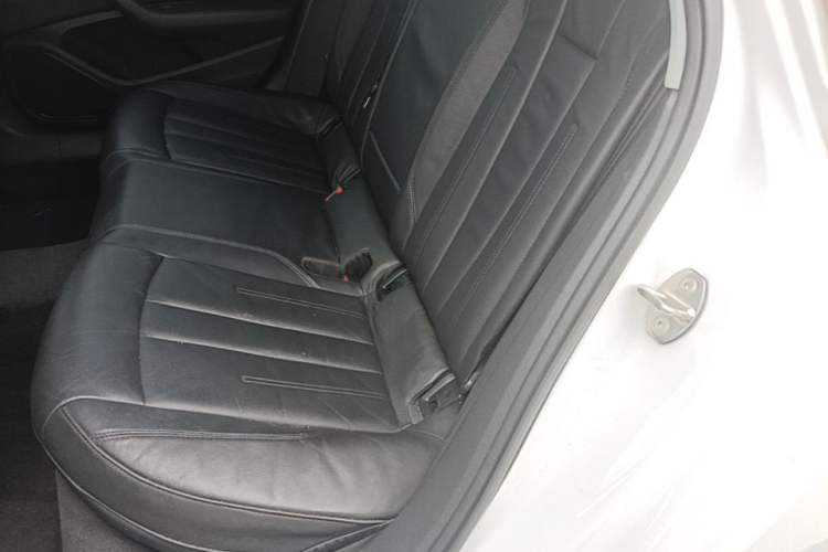 Used Audi A4L 2018 30th Anniversary Edition 40 TFSI Fashion Model Left Rear Seat