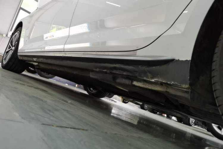 Used Audi A4L 2018 30th Anniversary Edition 40 TFSI Trendy Model Left Side Sill