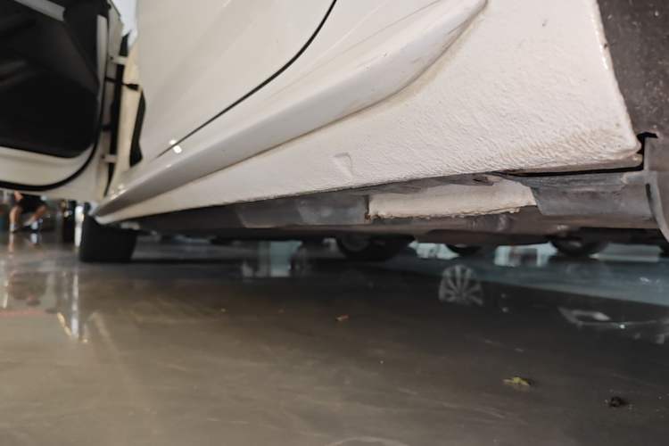 Used Audi A4L 2018 30th Anniversary Edition 40 TFSI Fashion Model Left Side Sill