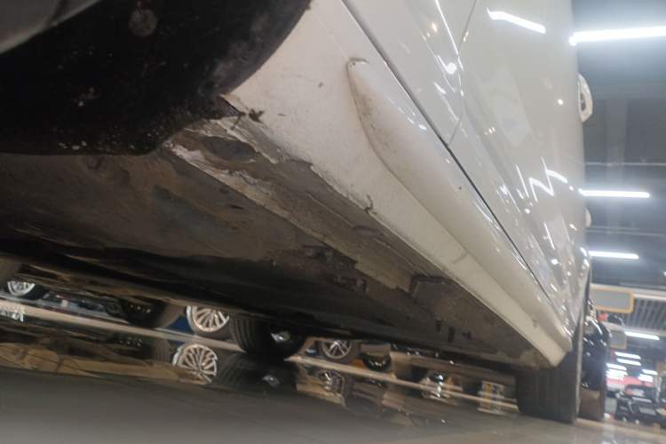 Used Audi A4L 2018 30th Anniversary Edition 40 TFSI Fashion Model Left Side Sill