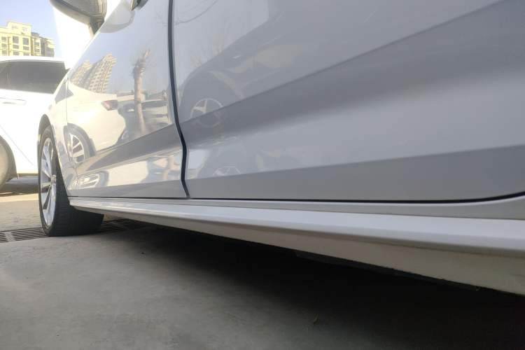 Used Audi A4L 2018 30th Anniversary Edition 40 TFSI Fashion Model Left Side Sill