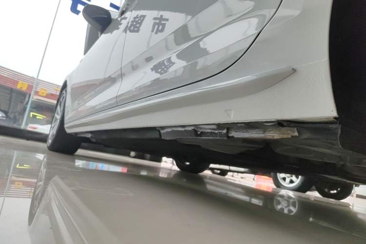 Used Audi A4L 2018 30th Anniversary Edition 40 TFSI Fashion Model Left Side Sill
