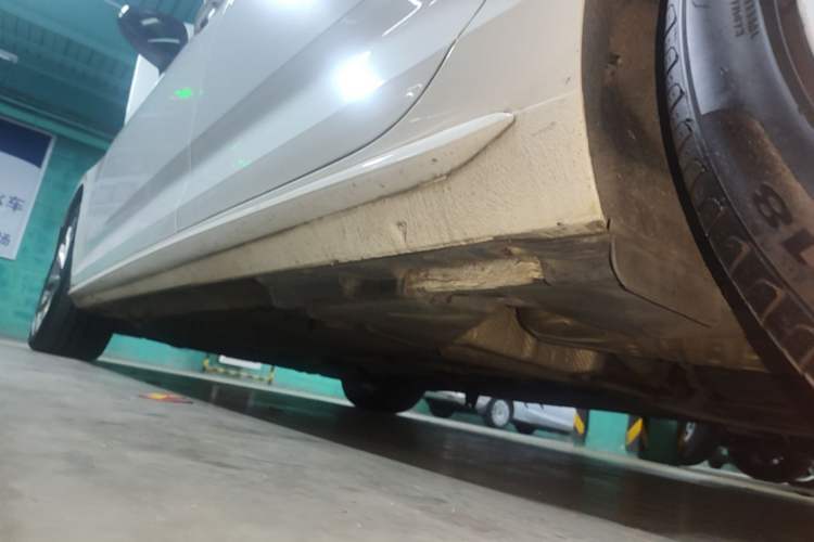 Used Audi A4L 2018 30th Anniversary Edition 40 TFSI Fashion Model Left Side Sill