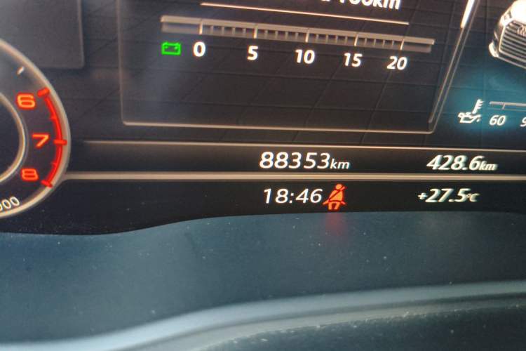 Used Audi A4L 2018 30th Anniversary Edition 40 TFSI Fashion Model Odometer Close Up
