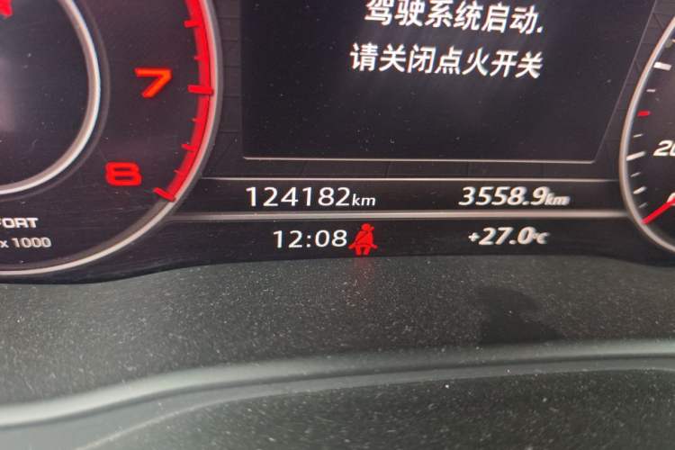 Used Audi A4L 2018 30th Anniversary Edition 40 TFSI Fashion Model Odometer Close Up