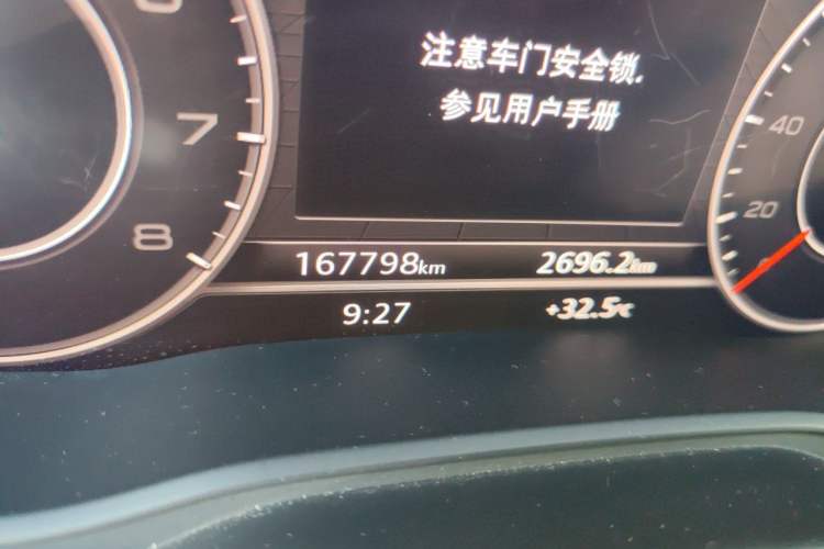 Used Audi A4L 2018 30th Anniversary Edition 40 TFSI Fashion Model Odometer Close Up