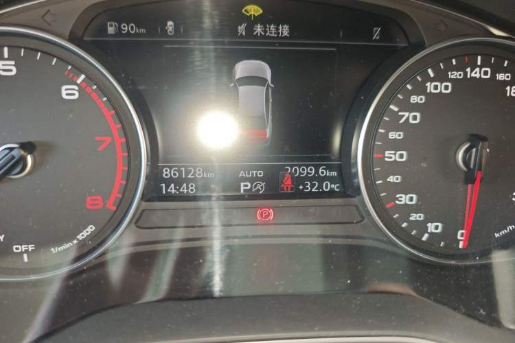 Used Audi A4L 2018 30th Anniversary Edition 40 TFSI Trendy Model Odometer Close Up