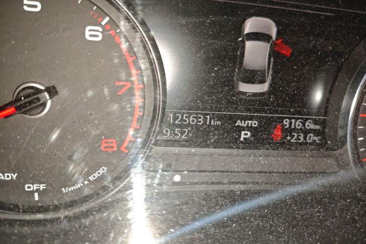 Used Audi A4L 2018 30th Anniversary Edition 40 TFSI Trendy Model Odometer Close Up