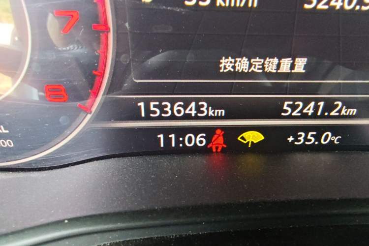 Used Audi A4L 2018 30th Anniversary Edition 40 TFSI Fashion Model Odometer Close Up