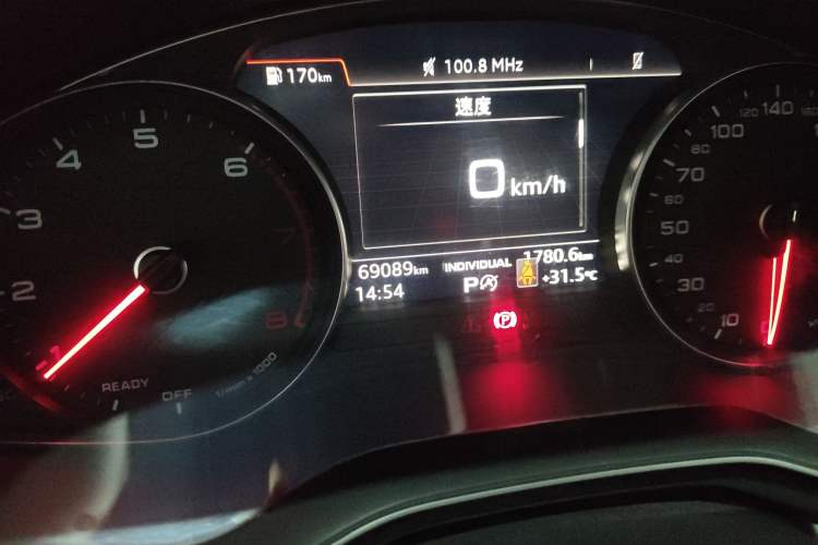 Used Audi A4L 2018 30th Anniversary Edition 40 TFSI Trendy Model Odometer Close Up