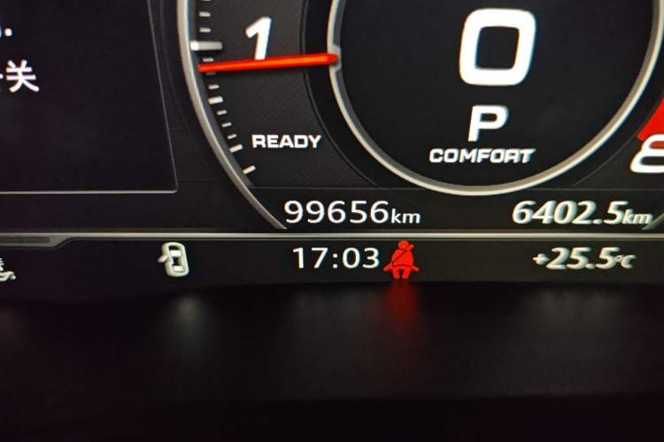 Used Audi A4L 2018 30th Anniversary Edition 40 TFSI Fashion Model Odometer Close Up
