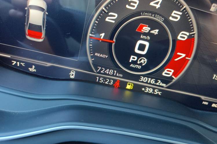 Used Audi A4L 2018 30th Anniversary Edition 40 TFSI Fashion Model Odometer Close Up