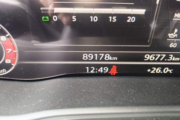 Used Audi A4L 2018 30th Anniversary Edition 40 TFSI Fashion Model Odometer Close Up