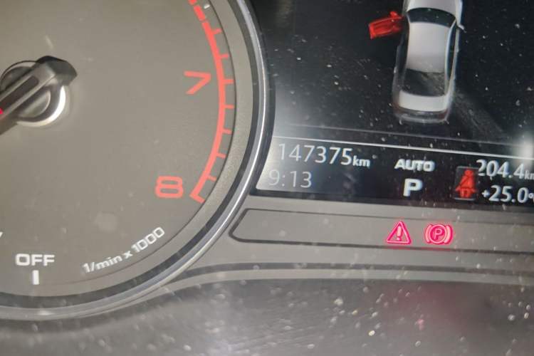 Used Audi A4L 2018 30th Anniversary Edition 45 TFSI quattro Individual Sport Edition Odometer Close Up