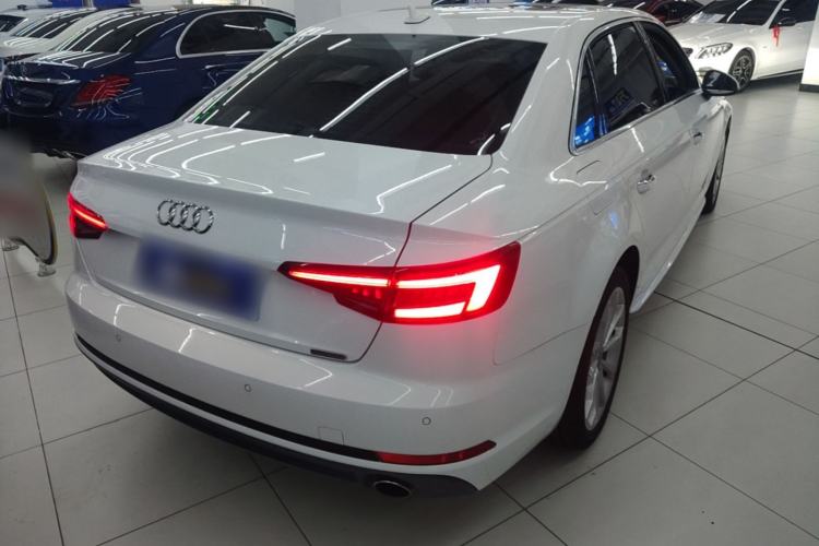 Used Audi A4L 2018 30th Anniversary Edition 40 TFSI Fashion Model Rear Right 45 Deg